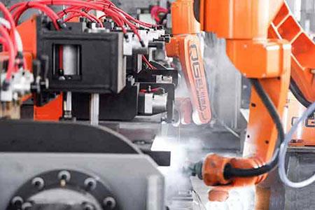 Robot na zváranie koncových nosníkov sa chystá do veľkého rozsahu.jpg End beam welding robot is about to put into use on a large scale.jpg